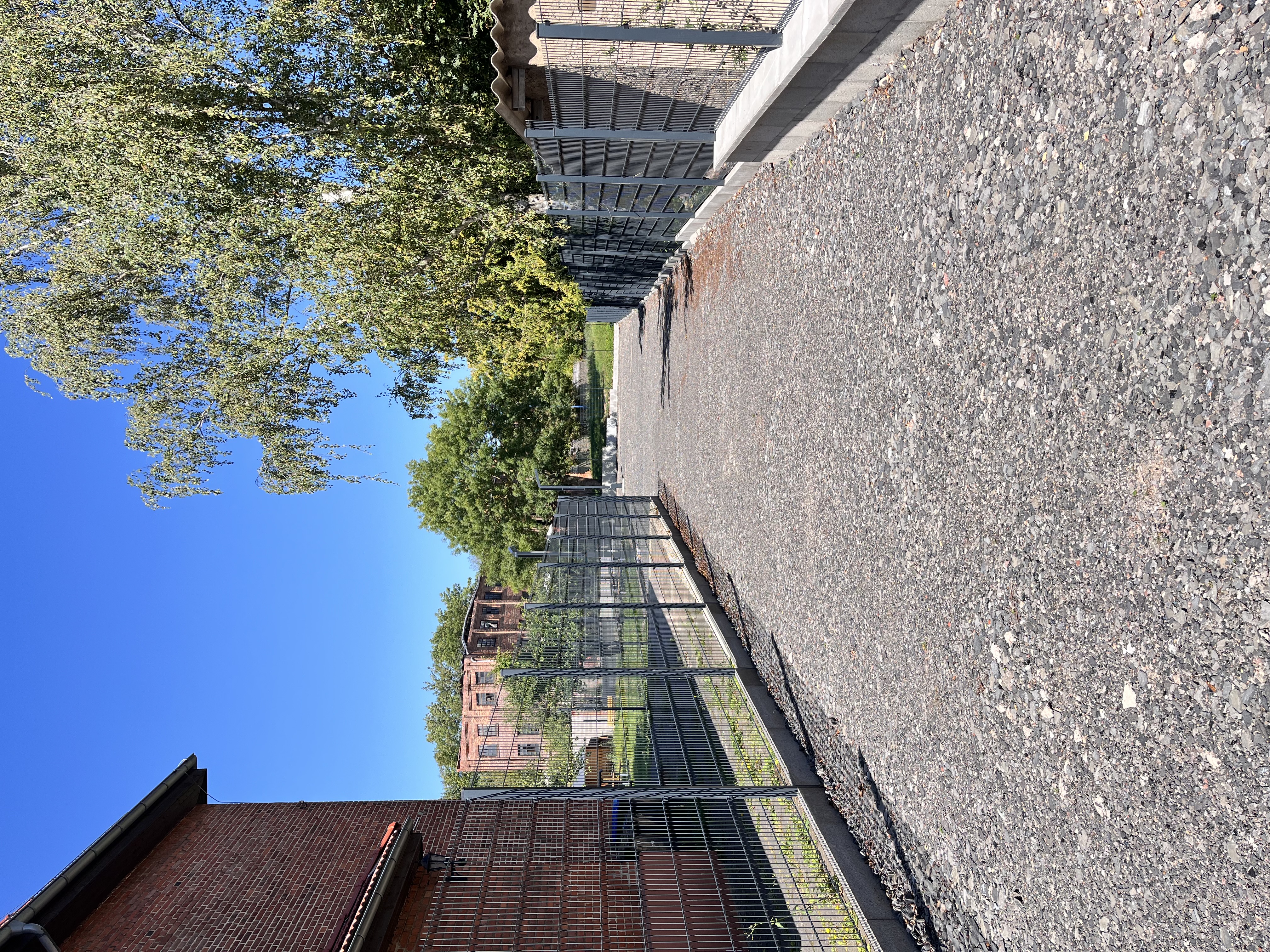 Zufahrt Parkflachen E